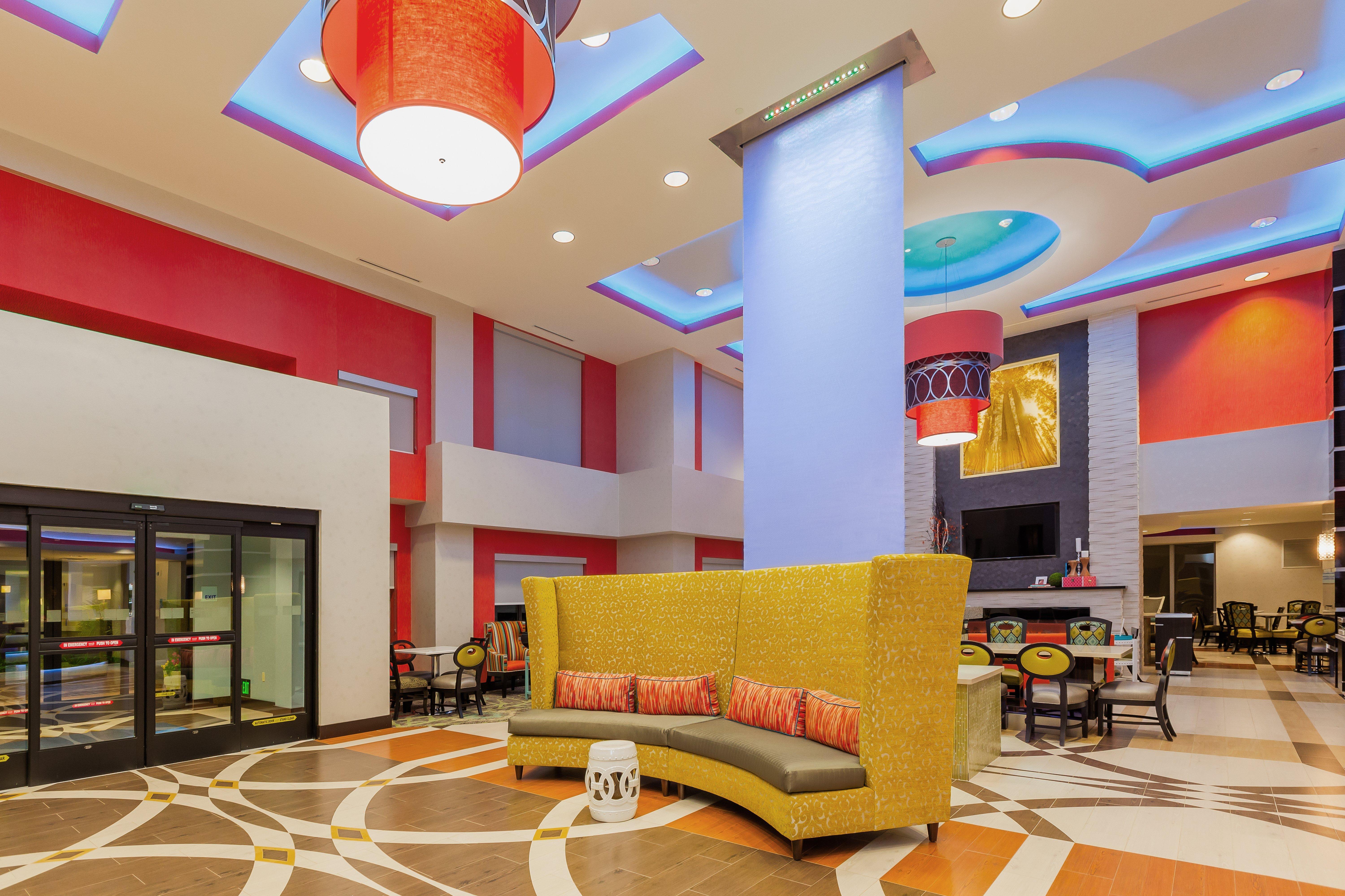 Holiday Inn Express & Suites Eureka By Ihg Exterior foto